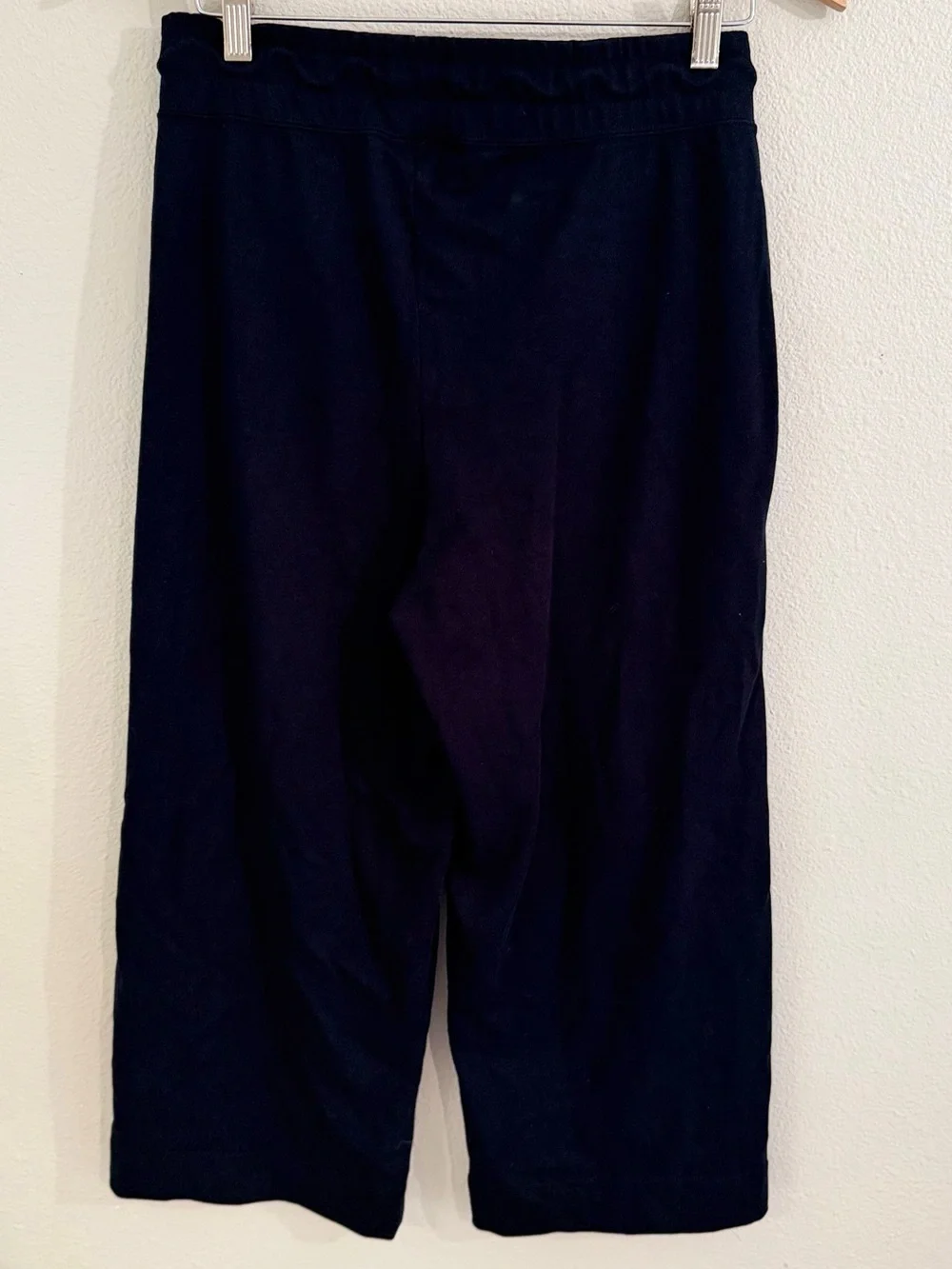 Nike Womens XS Black Loose Fit Capri Sweatpants